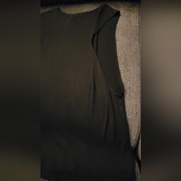 Tank - Picture 5 of 5